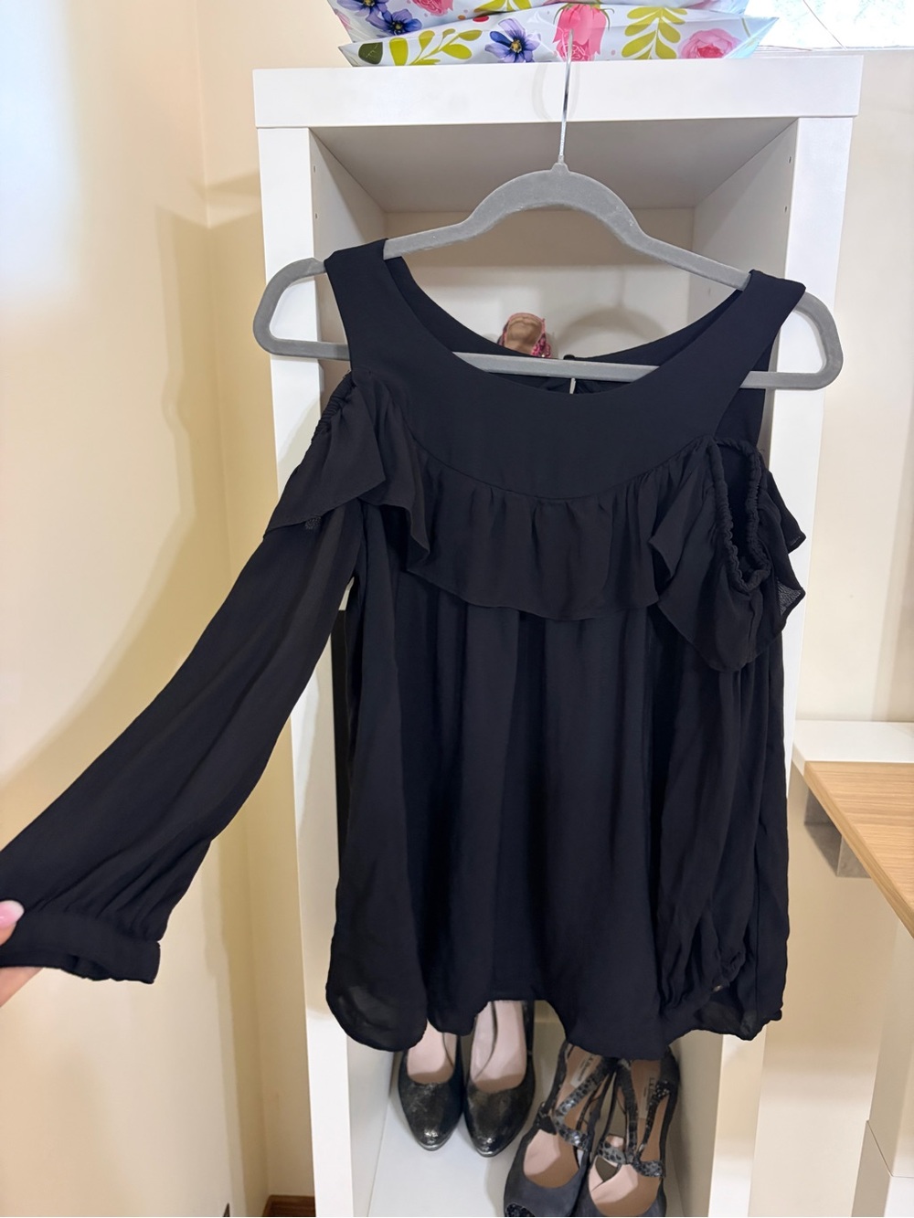 Anthropologie Maeve Black Cold-Shoulder Ruffle Blouse size 10